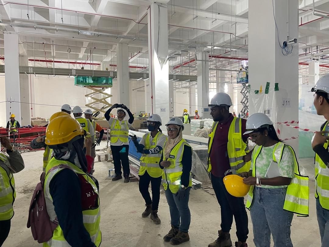 AT&S Austria Technologie & Systemtechnik project team working on site